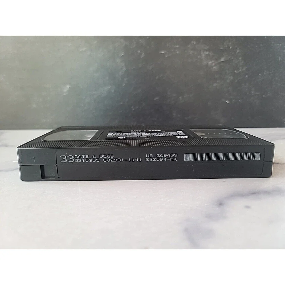 Cats & Dogs VHS Warner Bros. (2001) NO CASE READ
